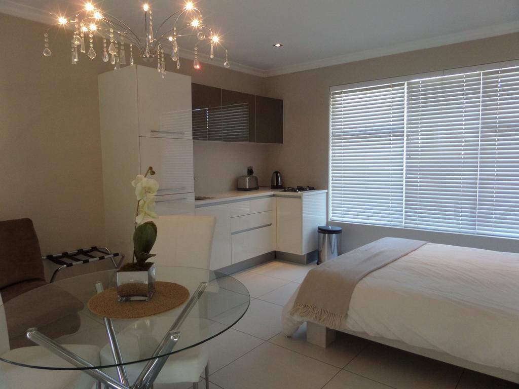 Kasa Nama Hotel Edgemead Kamer foto